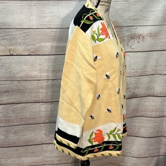 Storybook Knits Cardigan Sweater “Bee Lines” Bumblebee Embellished Floral Lg - Picture 5 of 10